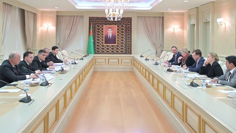 TÜRKMENİSTAN LOJİSTİKTE VİTES YÜKSELTİYOR