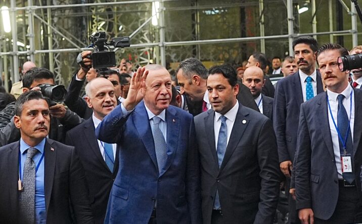 AA-20260920-42527194-42527190-CUMHURBASKANI_ERDOGAN_BM_81_GENEL_KURULUNA_KATILMAK_UZERE_ABDYE_GELDI